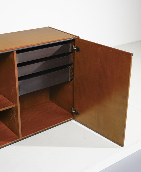 SCARPA AFRA (1937-2011) & TOBIA (n. 1935) : attribuito. Credenza  - Asta DESIGN E ARTI DECORATIVE DEL NOVECENTO - Associazione Nazionale - Case d'Asta italiane