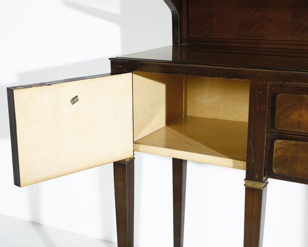 BUFFA PAOLO (1903 - 1970) : nello stile di. Mobile da soggiorno con vetrina, cassetti e stipi  - Asta DESIGN E ARTI DECORATIVE DEL NOVECENTO - Associazione Nazionale - Case d'Asta italiane