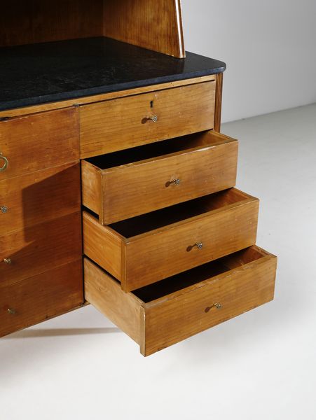 MOBILI D'ARTE SCREMIN : Credenza con alzata, Belluno  - Asta DESIGN E ARTI DECORATIVE DEL NOVECENTO - Associazione Nazionale - Case d'Asta italiane