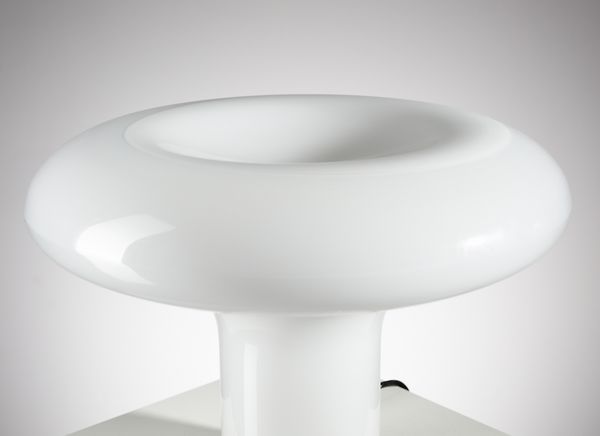MANGIAROTTI ANGELO (1921 - 2012) : Lampada da tavolo Lesbo per Artemide, Milano  - Asta DESIGN E ARTI DECORATIVE DEL NOVECENTO - Associazione Nazionale - Case d'Asta italiane
