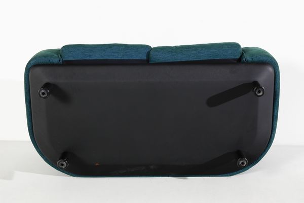 FRATTINI GIANFRANCO (1926 - 2004) : Divano a due posti mod. Bull per Cassina, Meda  - Asta DESIGN E ARTI DECORATIVE DEL NOVECENTO - Associazione Nazionale - Case d'Asta italiane