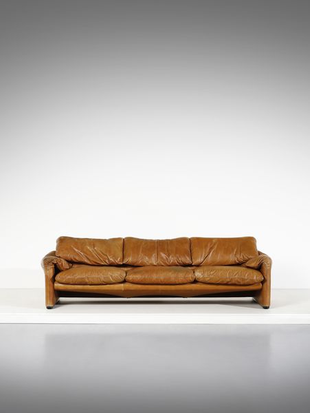 MAGISTRETTI VICO (1920 - 2006) : Divano a tre posti mod. Maralunga per Cassina, Meda  - Asta DESIGN E ARTI DECORATIVE DEL NOVECENTO - Associazione Nazionale - Case d'Asta italiane
