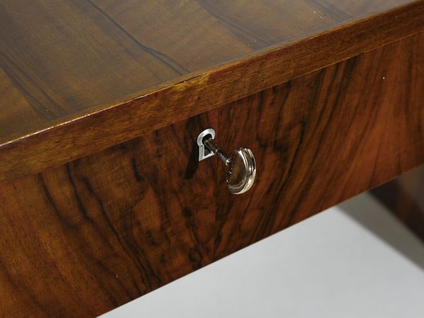 PONTI GIO (1891 - 1979) : nello stile di. Scrivania  - Asta DESIGN E ARTI DECORATIVE DEL NOVECENTO - Associazione Nazionale - Case d'Asta italiane