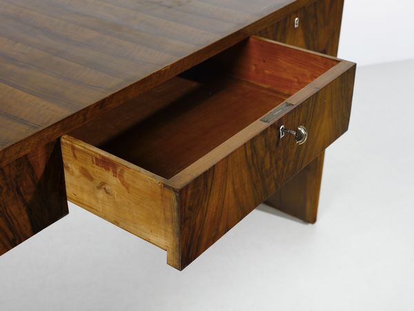 PONTI GIO (1891 - 1979) : nello stile di. Scrivania  - Asta DESIGN E ARTI DECORATIVE DEL NOVECENTO - Associazione Nazionale - Case d'Asta italiane