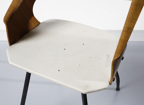 RATTI CARLO : Quattro poltroncine per Industria Legni Curvati, Italia  - Asta DESIGN E ARTI DECORATIVE DEL NOVECENTO - Associazione Nazionale - Case d'Asta italiane