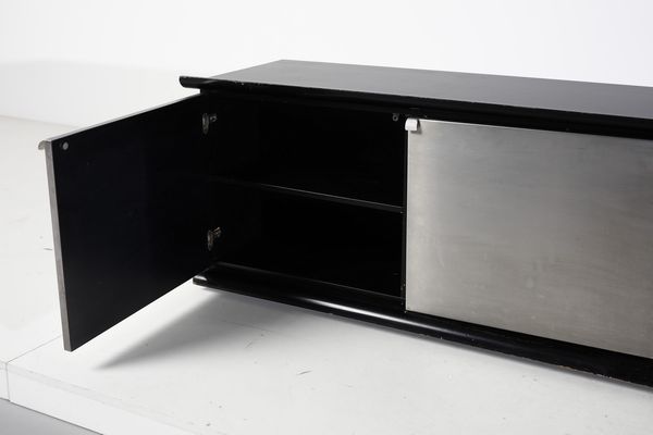 ACERBIS LODOVICO (n. 1939) : Credenza per Acerbis International  - Asta DESIGN E ARTI DECORATIVE DEL NOVECENTO - Associazione Nazionale - Case d'Asta italiane