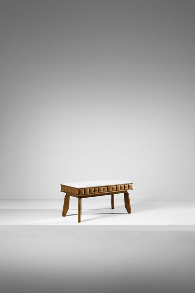 BUFFA PAOLO (1903 - 1970) : nello stile di. Tavolo da salotto con fascia bugnata a due cassetti sottopiano  - Asta DESIGN E ARTI DECORATIVE DEL NOVECENTO - Associazione Nazionale - Case d'Asta italiane