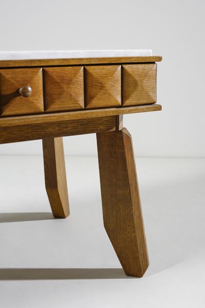 BUFFA PAOLO (1903 - 1970) : nello stile di. Tavolo da salotto con fascia bugnata a due cassetti sottopiano  - Asta DESIGN E ARTI DECORATIVE DEL NOVECENTO - Associazione Nazionale - Case d'Asta italiane