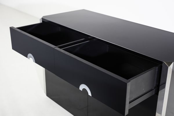 RIZZO WILLY (1928 - 2013) : Credenza mod. Savage per Mario Sabot, Italia  - Asta DESIGN E ARTI DECORATIVE DEL NOVECENTO - Associazione Nazionale - Case d'Asta italiane