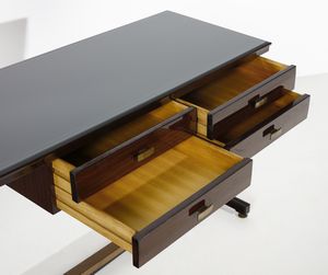 MANIFATTURA ITALIANA : Mobile da toeletta a quattro cassetti con specchio  - Asta DESIGN E ARTI DECORATIVE DEL NOVECENTO - Associazione Nazionale - Case d'Asta italiane