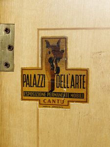 PALAZZI DELL'ARTE : Credenza a sei ante e tre cassetti nella fascia centrale, Cant  - Asta DESIGN E ARTI DECORATIVE DEL NOVECENTO - Associazione Nazionale - Case d'Asta italiane