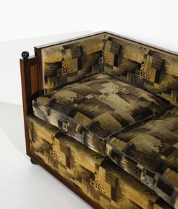 MERONI & FOSSATI : nello stile di. Divanetto a due posti a pozzetto e un tavolino  - Asta DESIGN E ARTI DECORATIVE DEL NOVECENTO - Associazione Nazionale - Case d'Asta italiane