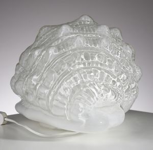 NASON CARLO (n. 1935) : Lampada da tavolo Conchiglia  - Asta DESIGN E ARTI DECORATIVE DEL NOVECENTO - Associazione Nazionale - Case d'Asta italiane