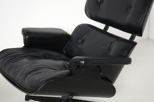 EAMES CHARLES (1907-1978) & RAY (1912-1988) : Poltrona con poggiapiedi mod. 670 e 671 per Herman Miller  - Asta DESIGN E ARTI DECORATIVE DEL NOVECENTO - Associazione Nazionale - Case d'Asta italiane