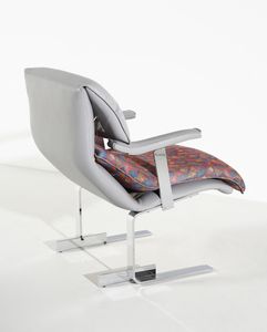 OFFREDI GIOVANNI (1927 - 2007) : Coppia di poltrone mod. Onda per Saporiti, Besnate  - Asta DESIGN E ARTI DECORATIVE DEL NOVECENTO - Associazione Nazionale - Case d'Asta italiane