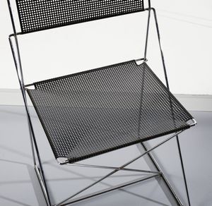 HAUGESEN NIELS JORGEN (1936 - 2013) : Quattro sedie impilabili mod. Nuova X-Line per Magis, Italia  - Asta DESIGN E ARTI DECORATIVE DEL NOVECENTO - Associazione Nazionale - Case d'Asta italiane