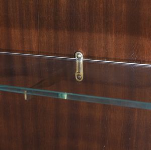 BUFFA PAOLO (1903 - 1970) : nello stile di. Mobile da soggiorno con vetrina, cassetti e stipi  - Asta DESIGN E ARTI DECORATIVE DEL NOVECENTO - Associazione Nazionale - Case d'Asta italiane