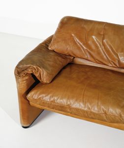 MAGISTRETTI VICO (1920 - 2006) : Divano a tre posti mod. Maralunga per Cassina, Meda  - Asta DESIGN E ARTI DECORATIVE DEL NOVECENTO - Associazione Nazionale - Case d'Asta italiane