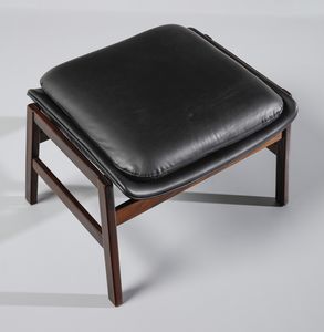 FRATTINI GIANFRANCO (1926 - 2004) : Coppia di poltrone con poggiapiedi mod. 849 e 849/S per Cassina, Meda  - Asta DESIGN E ARTI DECORATIVE DEL NOVECENTO - Associazione Nazionale - Case d'Asta italiane