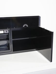 RIZZO WILLY (1928 - 2013) : Credenza mod. Savage per Mario Sabot, Italia  - Asta DESIGN E ARTI DECORATIVE DEL NOVECENTO - Associazione Nazionale - Case d'Asta italiane