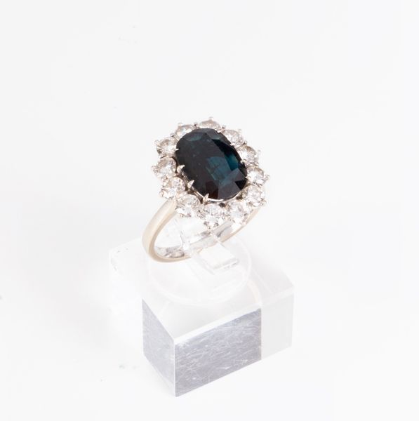 Anello in oro bianco con zaffiro e diamanti  - Asta Gioielli e Orologi - Associazione Nazionale - Case d'Asta italiane