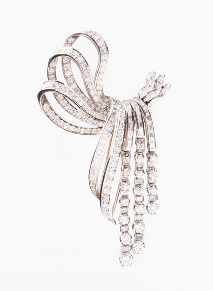 Grande spilla a fiocco in oro bianco e diamanti  - Asta Gioielli e Orologi - Associazione Nazionale - Case d'Asta italiane
