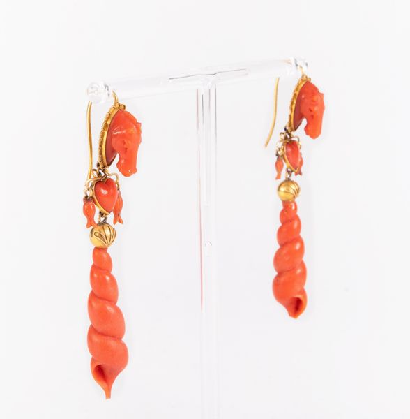 Antichi orecchini pendenti in oro giallo e corallo  - Asta Gioielli e Orologi - Associazione Nazionale - Case d'Asta italiane