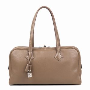 HERMES BORSA VICTORIA ELAN 38  - Asta VINTAGE: BORSE E ACCESSORI DI HERMES, LOUIS VUITTON E ALTRE GRANDI MAISON - Associazione Nazionale - Case d'Asta italiane