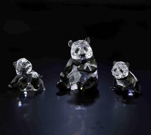 Famiglia di panda Swarovski scs edizione annuale 2008  - Asta Swarovski: Crystalized Elegance - Associazione Nazionale - Case d'Asta italiane