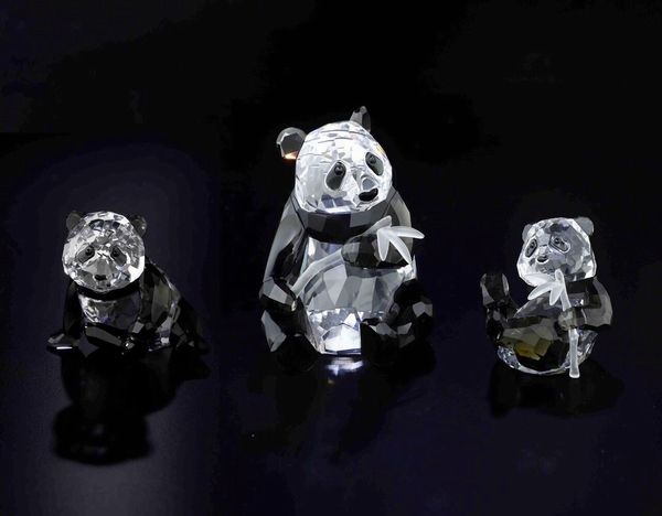 Famiglia di panda Swarovski scs edizione annuale 2008  - Asta Swarovski: Crystalized Elegance - Associazione Nazionale - Case d'Asta italiane