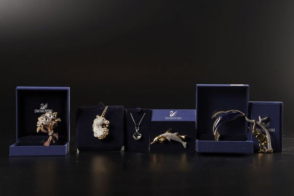 Lotto di spille Swarovski  - Asta Swarovski: Crystalized Elegance - Associazione Nazionale - Case d'Asta italiane