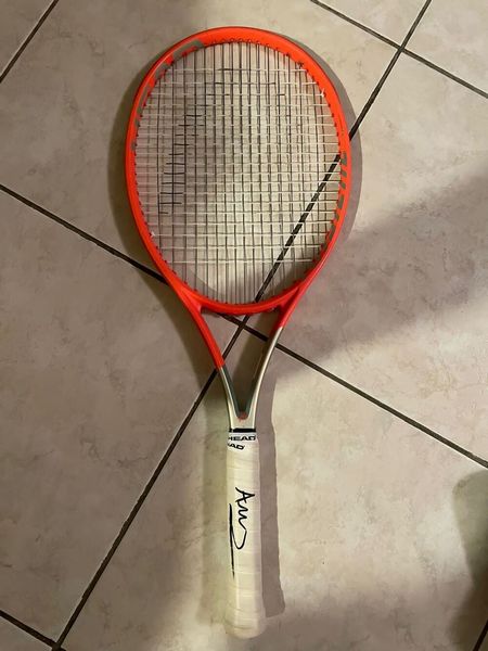 Racchetta autografata da Matteo Arnaldi e un�ora di videocall con Matteo Arnaldi  - Asta Asta a tempo Benefica | Fondazione LAPS X Progetto Arca per Housing Sociale Bodio - Associazione Nazionale - Case d'Asta italiane