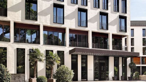 Soggiorno al Bulgari Hotel Milano  - Asta Asta a tempo Benefica | Fondazione LAPS X Progetto Arca per Housing Sociale Bodio - Associazione Nazionale - Case d'Asta italiane
