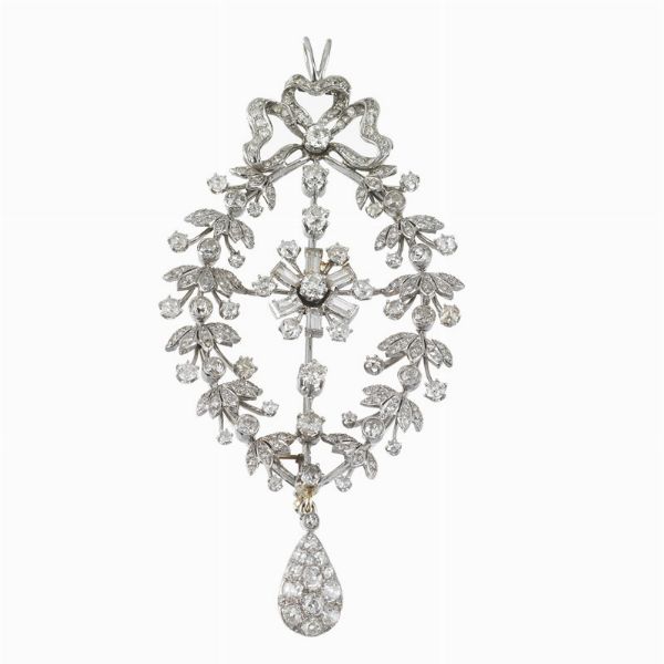 GRANDE SPILLA A TRALCIO FIORITO CON DIAMANTI  - Asta Gioielli - Associazione Nazionale - Case d'Asta italiane