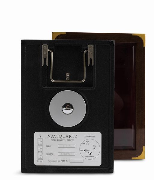 PATEK PHILIPPE : Naviquartz, Ref. 1200E Cronometro da marina in legno e ottone dorato con custodia originale in legno laccato, quadrante champagne con numeri Romani e lancette Breguet  - Asta Orologi da Polso - Associazione Nazionale - Case d'Asta italiane