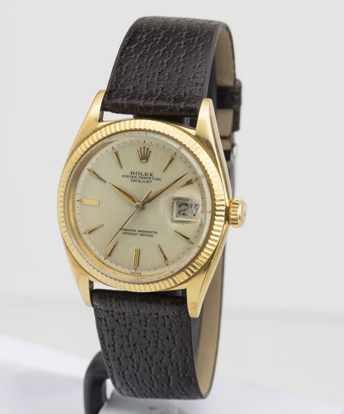 ROLEX : Classico Datejust 1601 in oro giallo 18k, quadrante Argent�, lancette ed indici a foglia con scatola, garanzia e certificato di cronometria  - Asta Orologi da Polso - Associazione Nazionale - Case d'Asta italiane