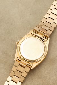 ROLEX : Classico ed elegante Daydate 1803, in oro giallo 18k con particolare quadrante color visone ed indici Wide Boy, bracciale President con chiusura a scomparsa  - Asta Orologi da Polso - Associazione Nazionale - Case d'Asta italiane