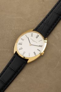 Vacheron & Constantin : Elegante orologio di forma tonneau in oro giallo 18k solo tempo carica manuale, quadrante Argent� con numeri Romani  - Asta Orologi da Polso - Associazione Nazionale - Case d'Asta italiane