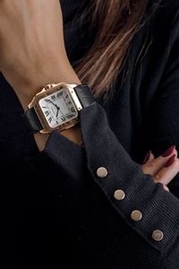 CARTIER : Santos in oro rosa 18k, movimento automatico con quadrante argent� e numeri romani, corredato da scatola e garanzia in ottimo stato di conservazione  - Asta Orologi da Polso - Associazione Nazionale - Case d'Asta italiane