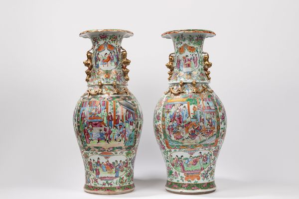 DUE GRANDI VASI IN PORCELLANA  - Asta Arte Orientale  - Associazione Nazionale - Case d'Asta italiane