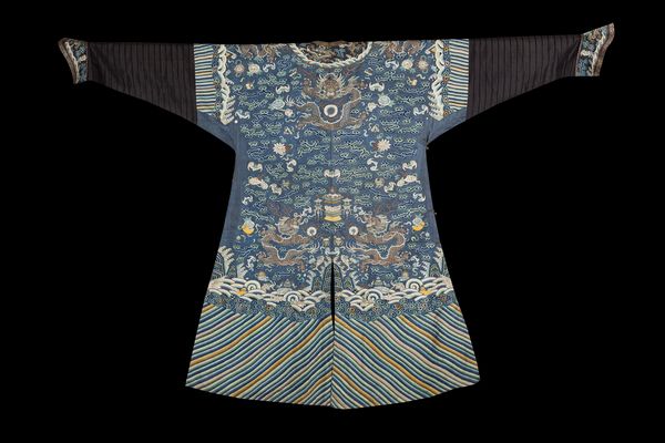 VESTITO IMPERIALE IN SETA KESI  - Asta Arte Orientale  - Associazione Nazionale - Case d'Asta italiane