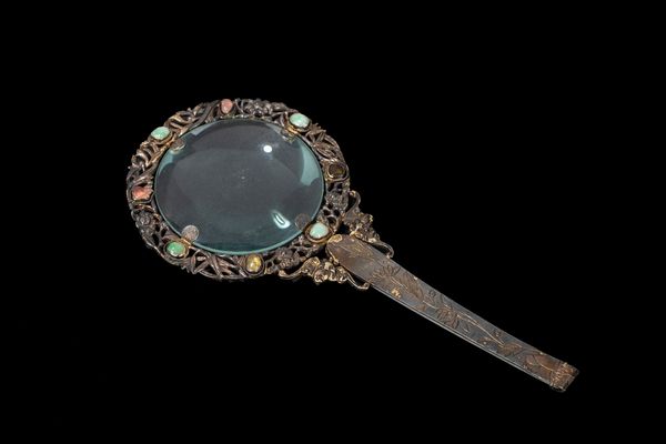 LENTE E TAGLIACARTE IN GIADA  - Asta Arte Orientale  - Associazione Nazionale - Case d'Asta italiane