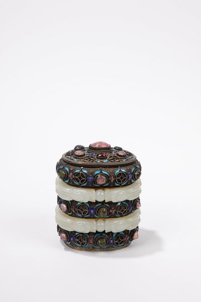 SCATOLA IN ARGENTO E GIADA  - Asta Arte Orientale  - Associazione Nazionale - Case d'Asta italiane