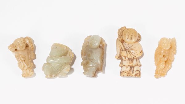 CINQUE SCULTURINE IN GIADA  - Asta Arte Orientale  - Associazione Nazionale - Case d'Asta italiane