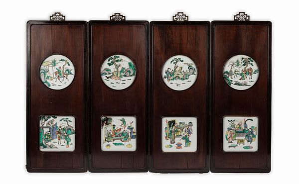 QUATTRO PANNELLI IN LEGNO E PORCELLANA FAMIGLIA VERDE  - Asta Arte Orientale  - Associazione Nazionale - Case d'Asta italiane