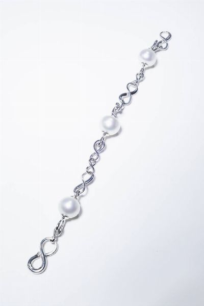 UTOPIA : Peso gr 29 8 Lunghezza Bracciale in oro bianco ad anelli intrecciati alternati a perle australiane del diam. di mm 12 ca.  - Asta Gioielli - Associazione Nazionale - Case d'Asta italiane