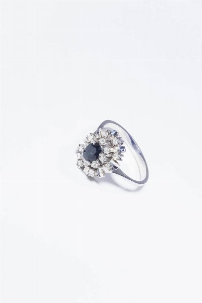 ANELLO : Peso gr 4 1 Misura 15 in oro bianco con al centro zaffiro taglio ovale di ct 0 40 ca e diamanti taglio 8/8 per totali ct 0 25 ca.  - Asta Gioielli - Associazione Nazionale - Case d'Asta italiane