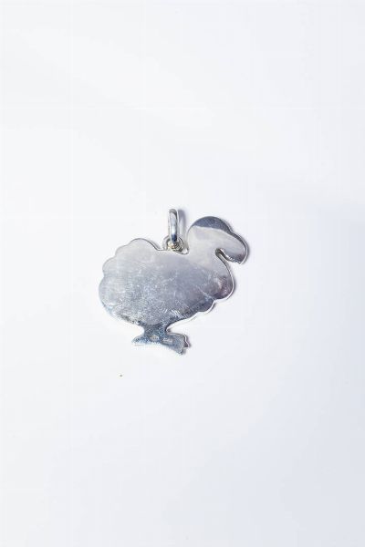 POMELLATO : Peso gr 53 Ciondolo in argento 925/1000  firmato Pomellato  modello Dodo  raffigurante un dodo.  - Asta Gioielli - Associazione Nazionale - Case d'Asta italiane