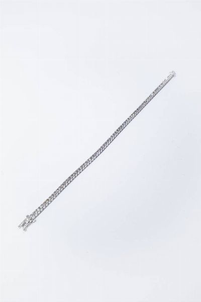 BRACCIALE : Peso gr 10 7 Lunghezza cm 18 in oro bianco  modello tennis  con diamanti taglio brillante per totali ct 2 28 ca  probabile colore G-H  purezza IF-VVS.  - Asta Gioielli - Associazione Nazionale - Case d'Asta italiane