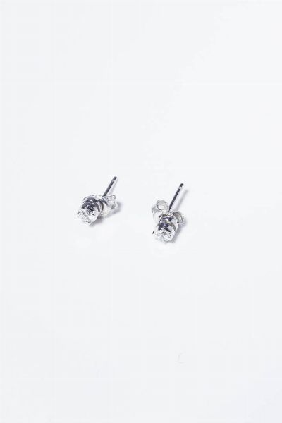 COPPIA DI ORECCHINI : Peso gr 1 0 in oro bianco  a lobo  con due diamanti taglio diamante taglio brillante per totali ct 0 12 ca.  - Asta Gioielli - Associazione Nazionale - Case d'Asta italiane